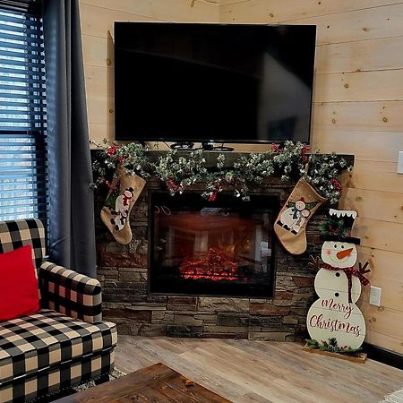 Lil Cabin In The Cove! Mtn Views, Theater, Hot Tub, Games, King Beds, Prime Location! Sevierville Εξωτερικό φωτογραφία
