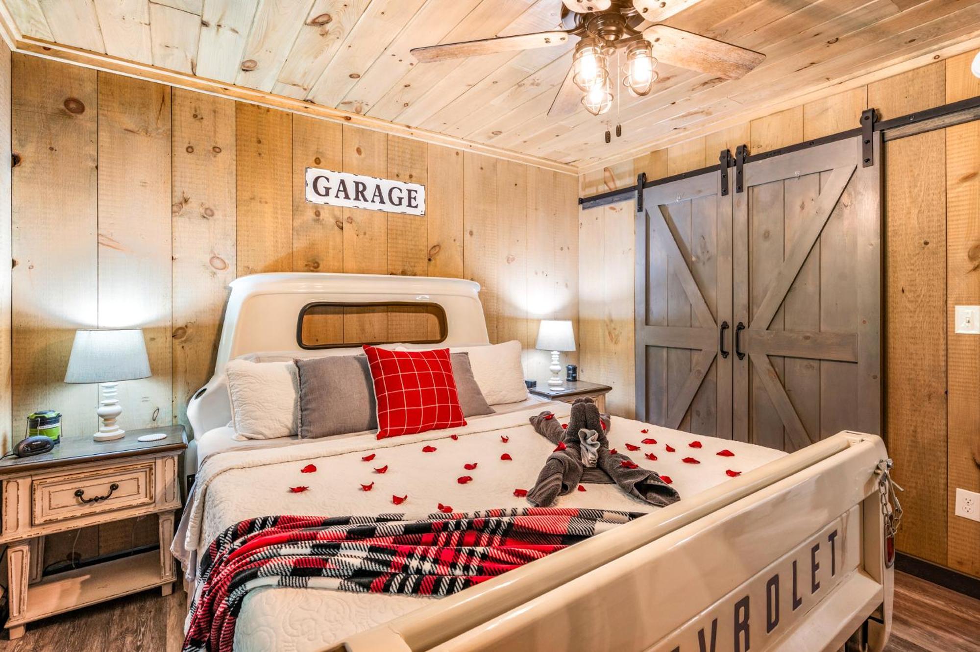 Lil Cabin In The Cove! Mtn Views, Theater, Hot Tub, Games, King Beds, Prime Location! Sevierville Εξωτερικό φωτογραφία
