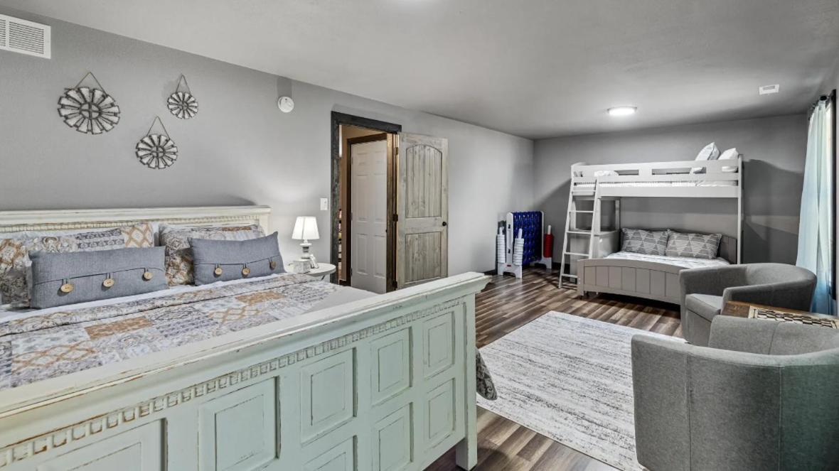 Lil Cabin In The Cove! Mtn Views, Theater, Hot Tub, Games, King Beds, Prime Location! Sevierville Εξωτερικό φωτογραφία