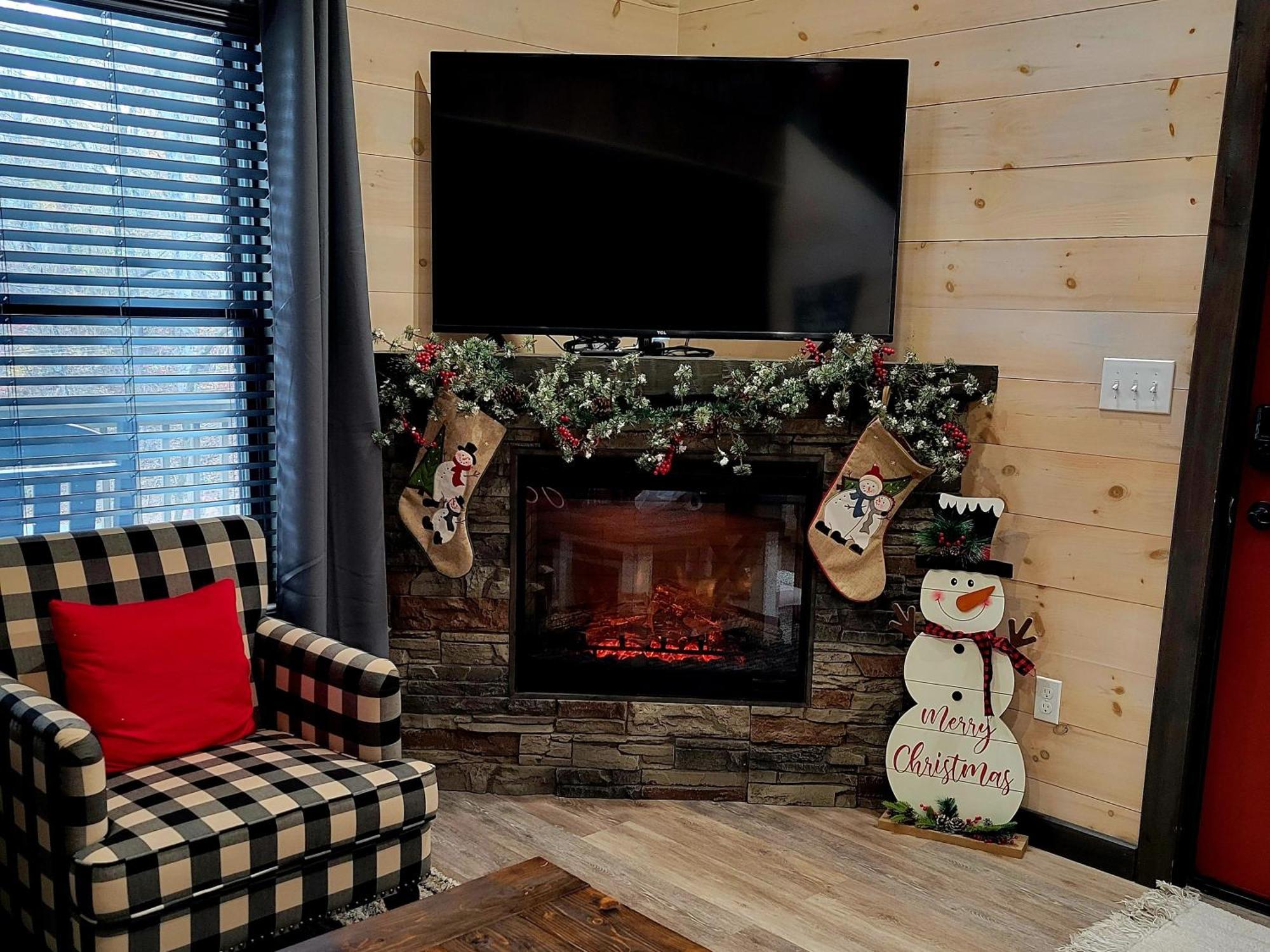 Lil Cabin In The Cove! Mtn Views, Theater, Hot Tub, Games, King Beds, Prime Location! Sevierville Εξωτερικό φωτογραφία